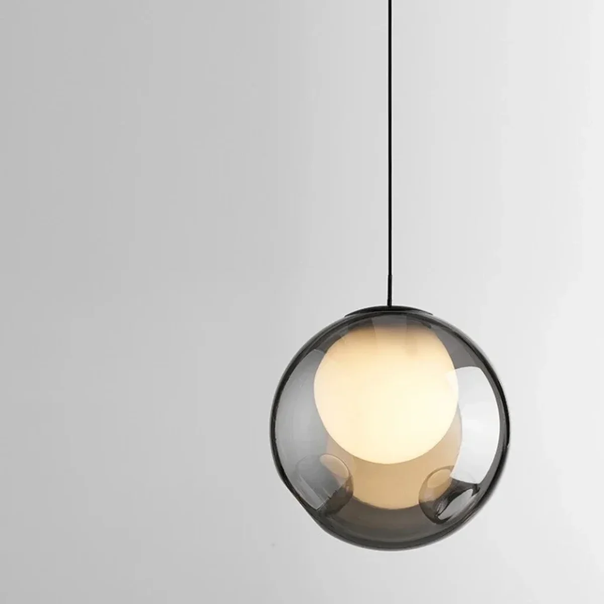 Lampa wisząca Bolla – dymiona szklana kula