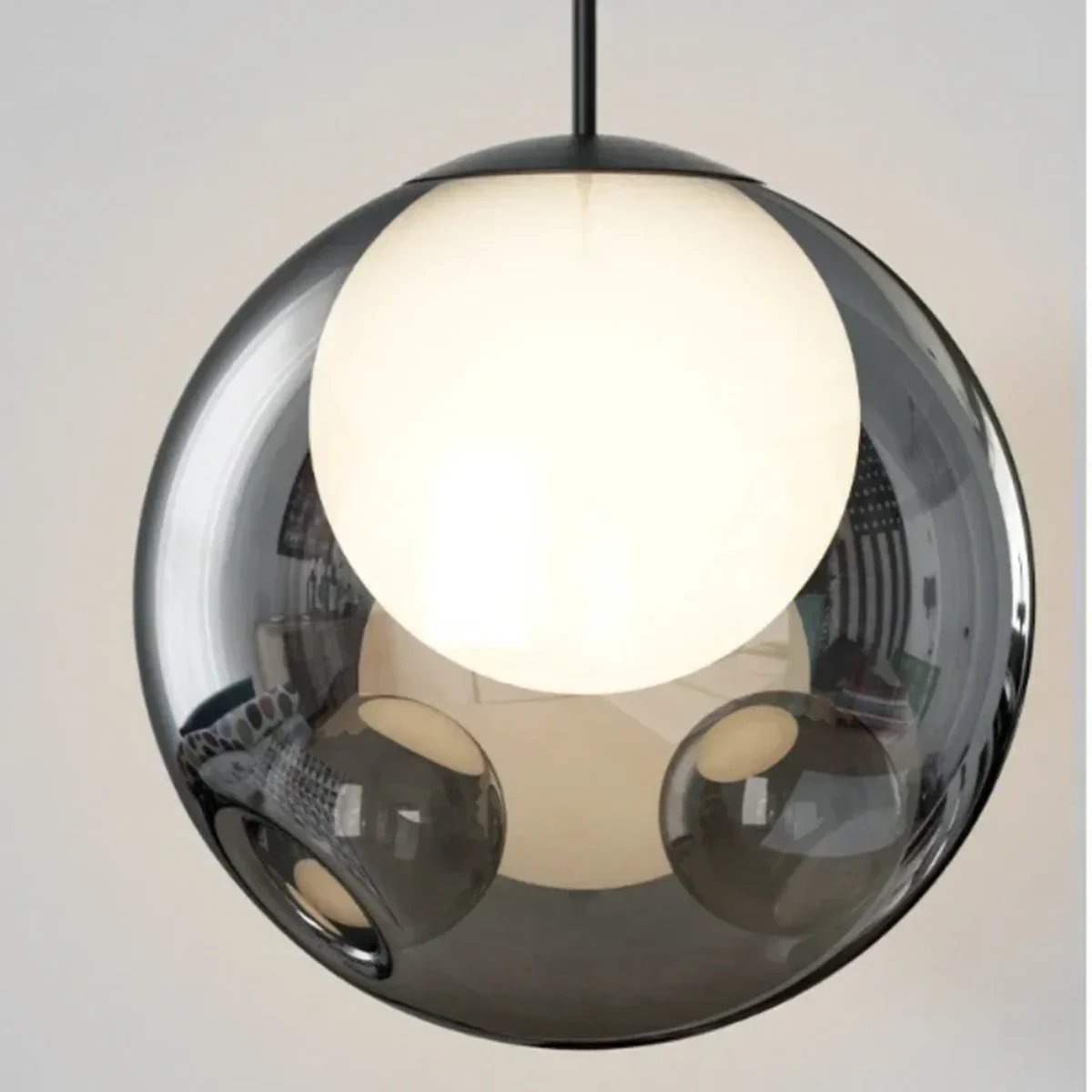 Lampa wisząca Bolla – dymiona szklana kula
