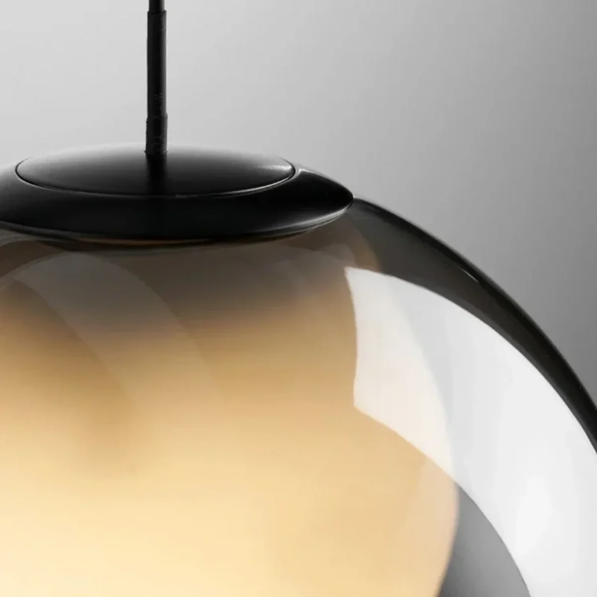 Lampa wisząca Bolla – dymiona szklana kula