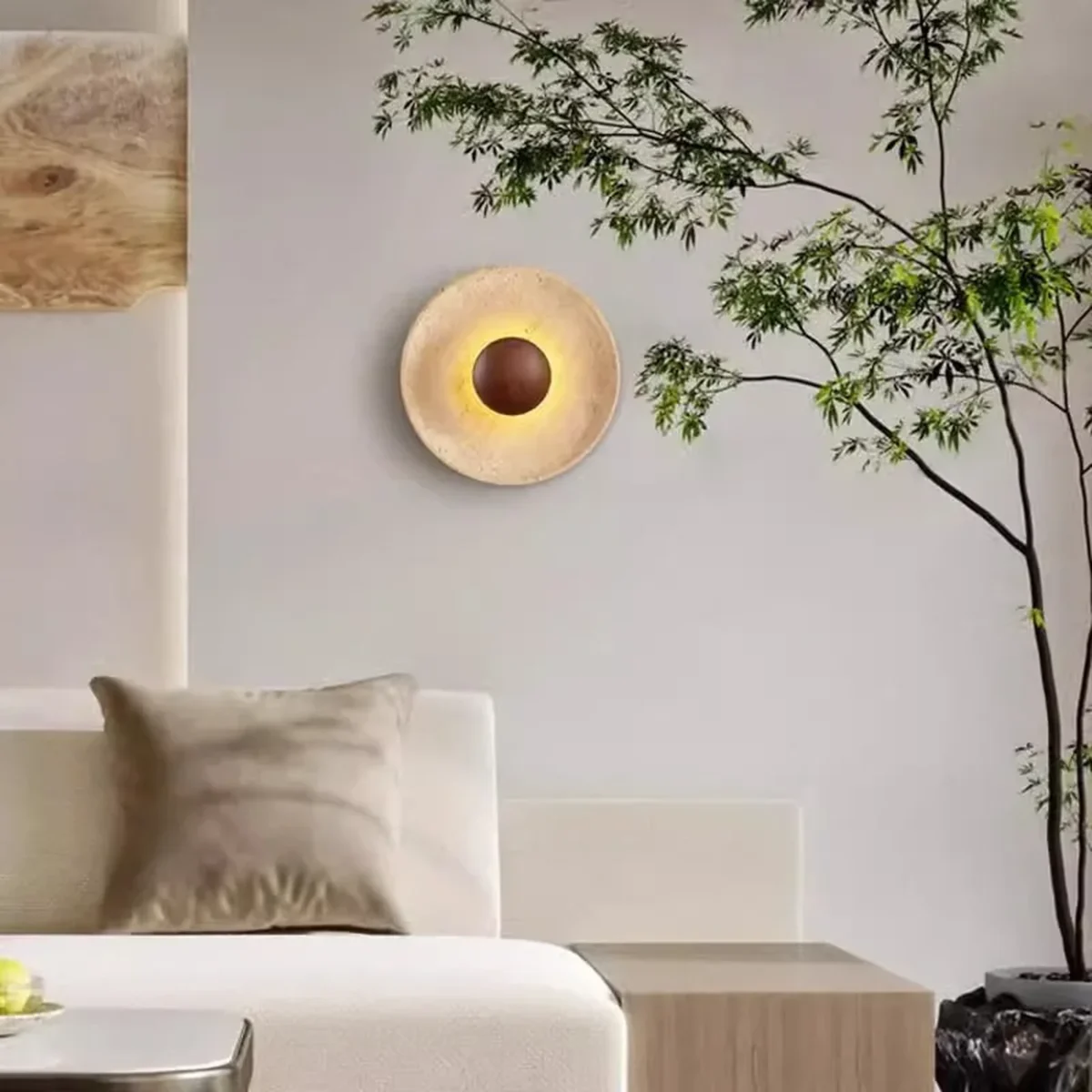 Kinkiet TRAVERTINE Sphere z trawertynu z drewnianą kulą